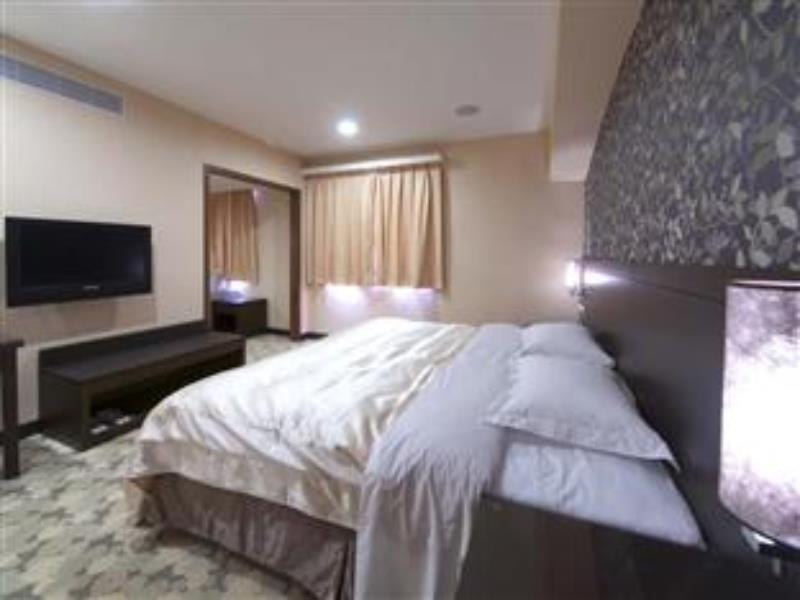 Metropolis Hotel Taoyuan Exterior photo